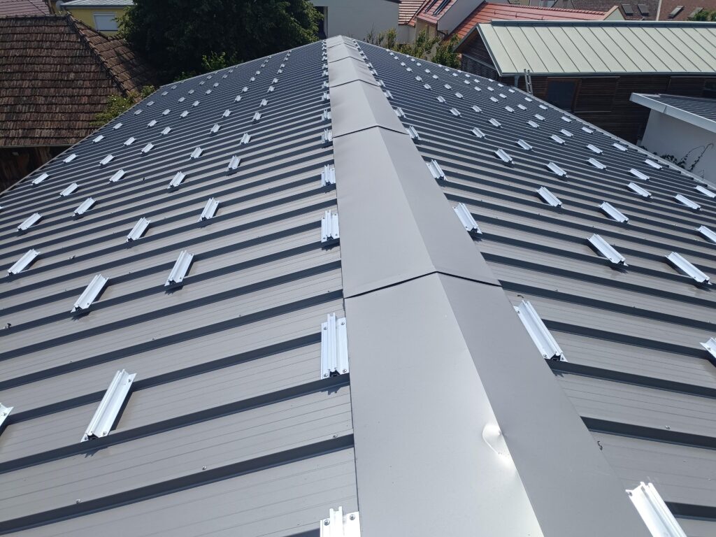 Photovoltaik Trapezblech Kurzschiene Montagesystem
