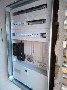 Sicherungskasten und Hausinstallation am Steinbrunner See