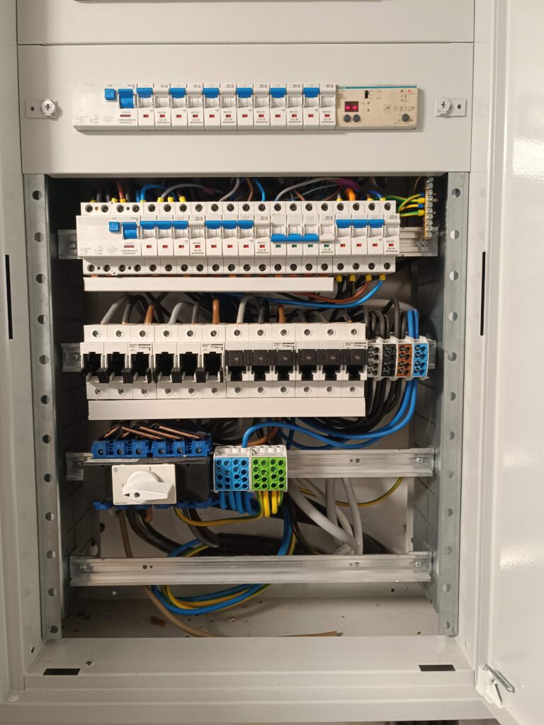 Stromverteiler Photovoltaik Notumschaltung
