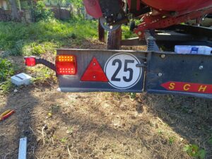 Instandsetzung Lichtanlagen an landwirtschaftlichen Geräten